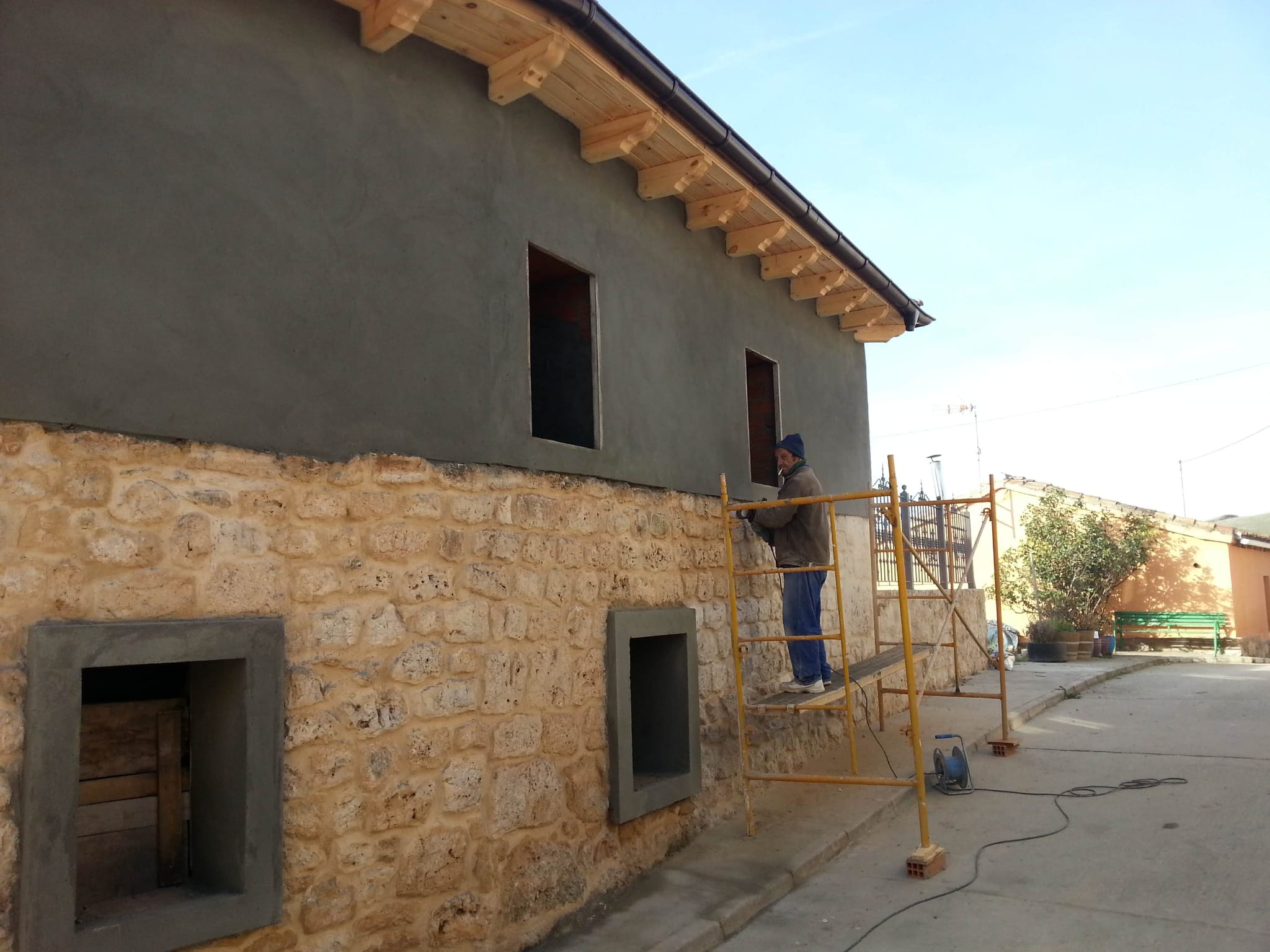 Obra nueva de fachada de piedra